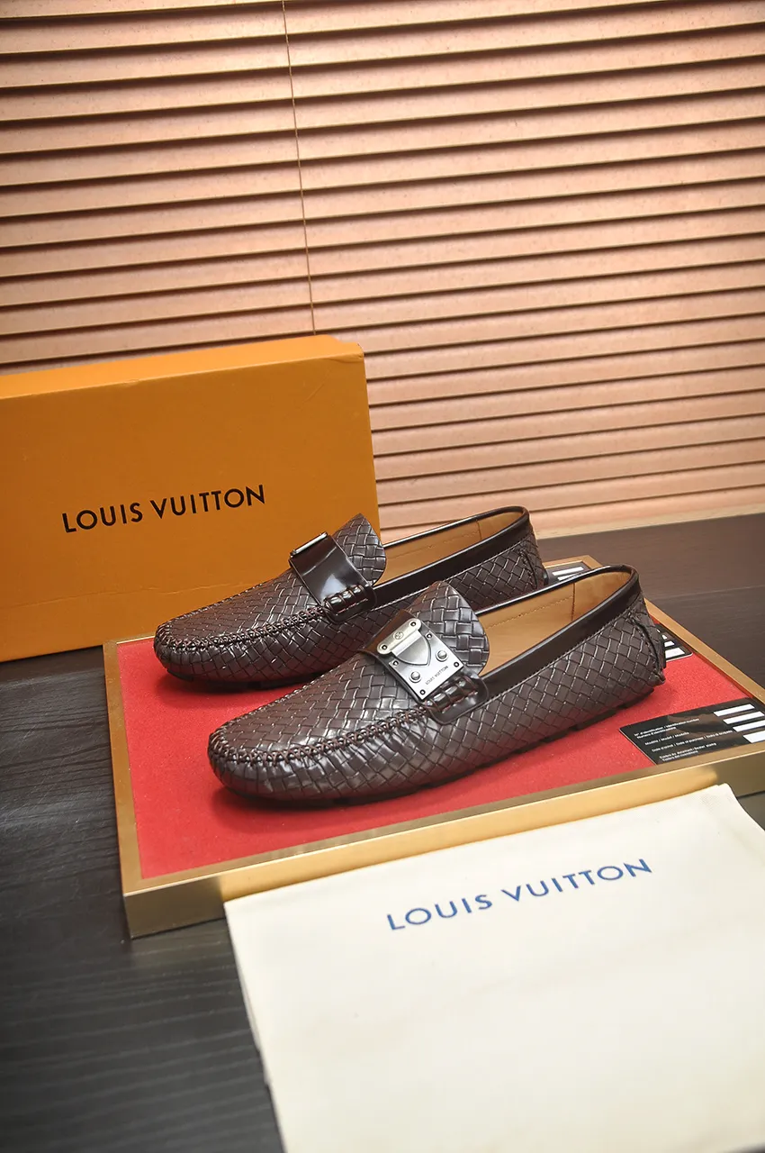 Men's men's shoes💰460💶 [LV Doudou shoes] (water-dyed cowhide lining) new model is on the market, available on the official website. The new Doudou shoes are processed into single-color materials, and the uppers are made of imported woven cowhide material. The body of the shoe is fully hemmed with mark thread, and is lined with imported original cowhide leather. The elegant shoe shape is super suitable for all-matching, and the size is 38-44.